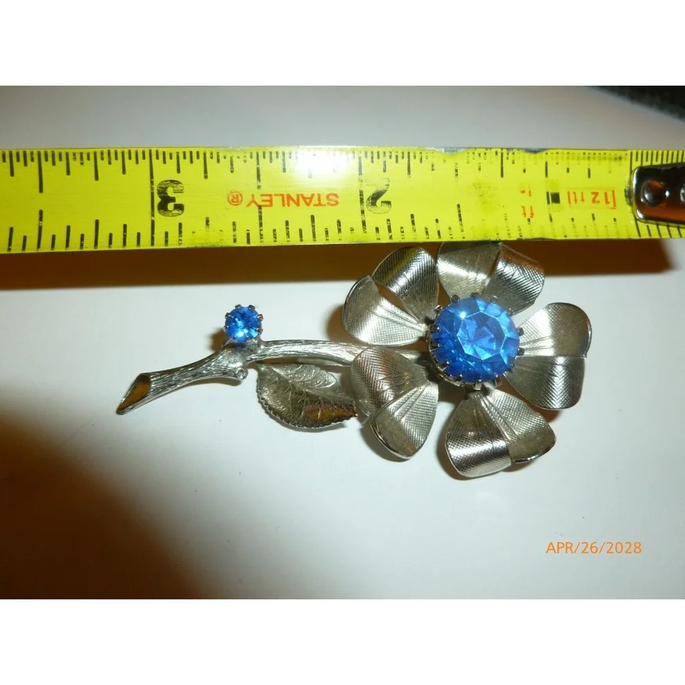 Vintage Silver‎ Tone Blue Rhinestone Flower Brooch Textured Petal Floral Pin